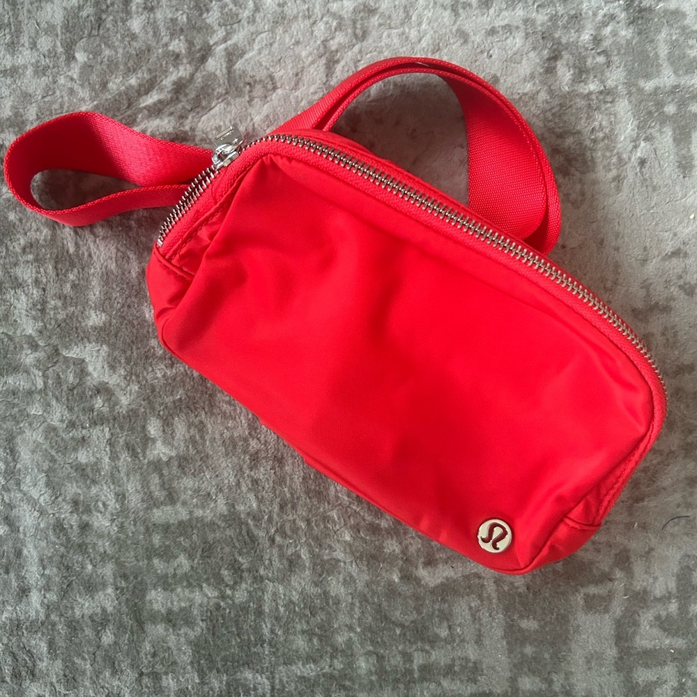 Lululemon Scarlet Shoulder Bag